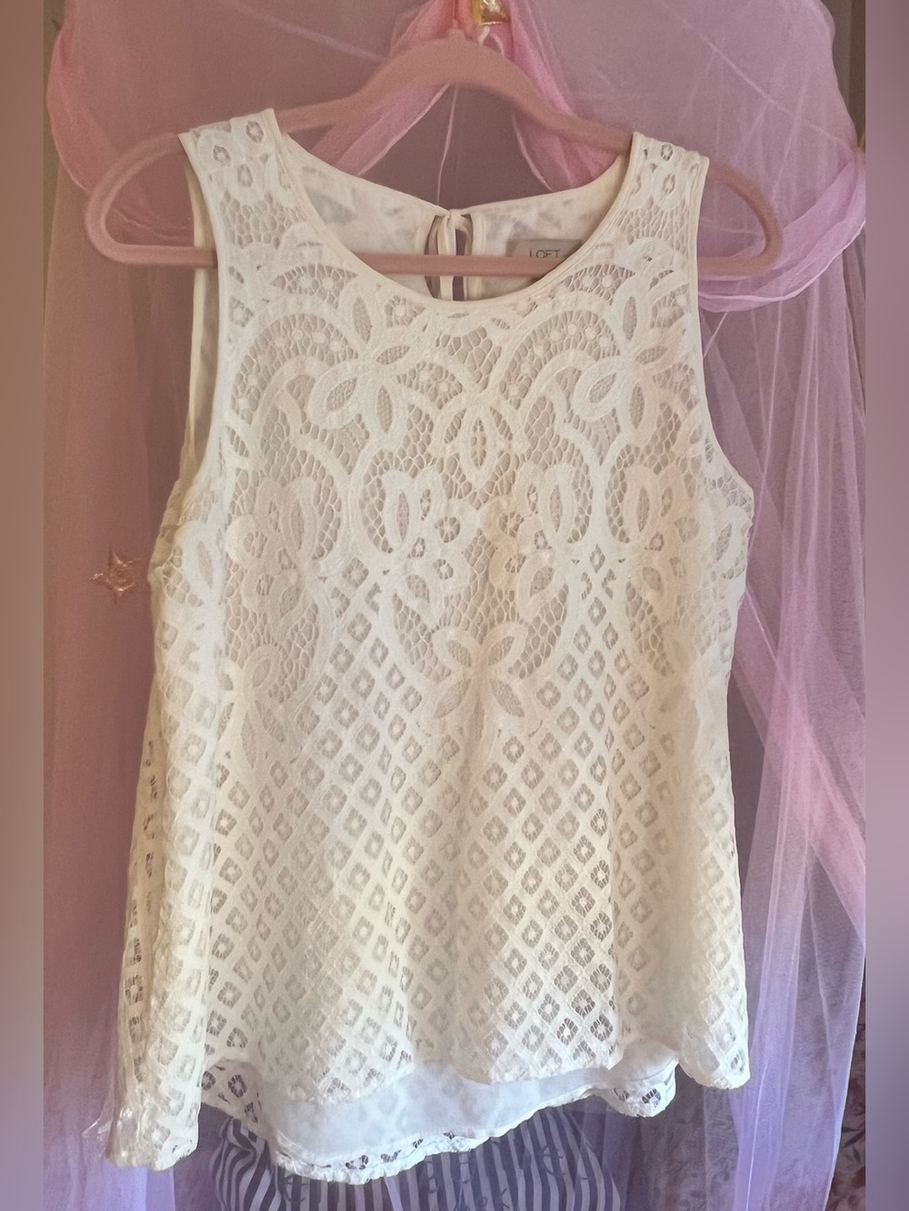 LOFT Outlet White Lace Embroidered Top | Size Medium | GUC | Sleeveless & Flowy